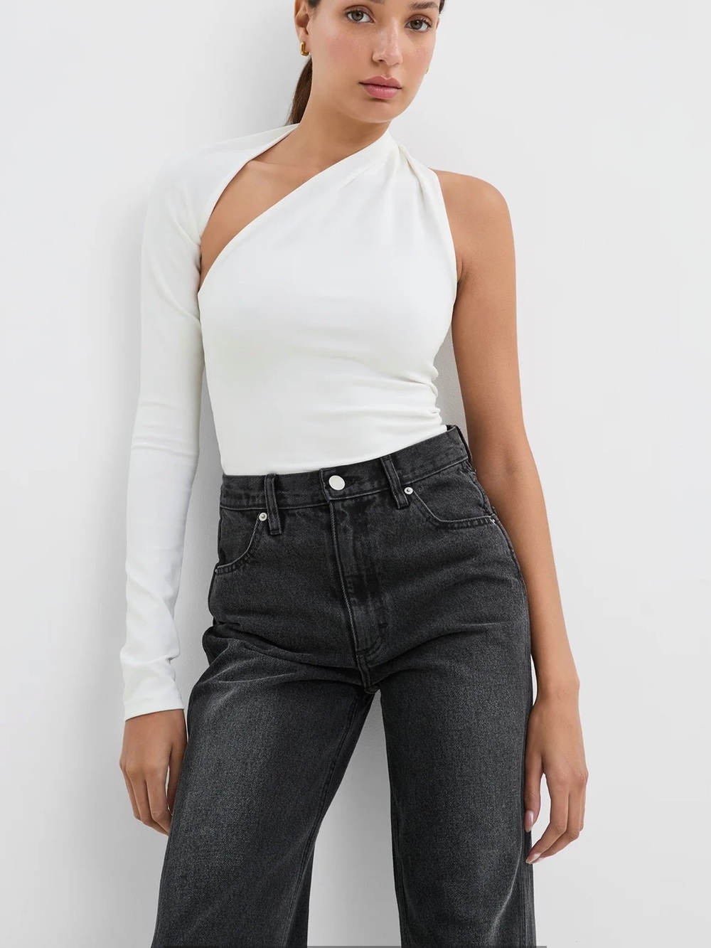 Marcella NYC Manhattan One-Sleeve Top in off white
